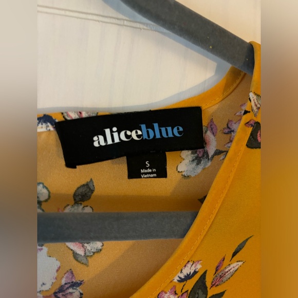 Alice Blue flowery blouse - Picture 2 of 2